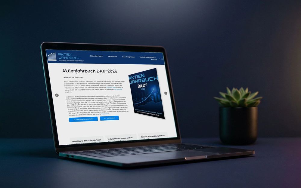 Laptop mit der Startseite von aktienjahrbuch.de