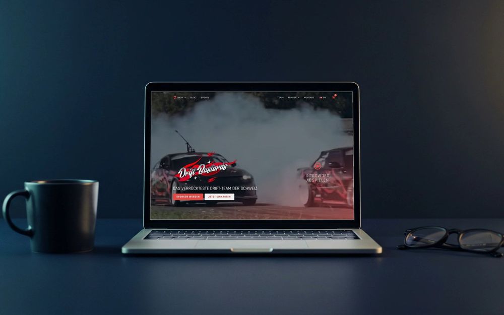 Laptop mit der Website der Drift Bastards