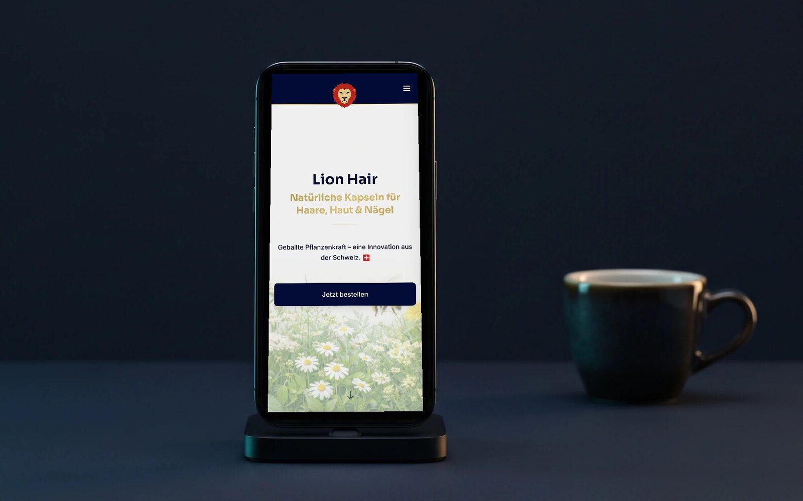 Smartphone mit der mobilen Website von Lion Hair